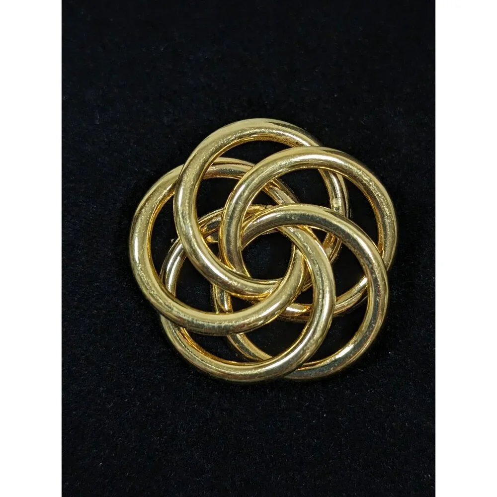 Vintage Napier Gold Tone Open Metal Work Knot Round‎ Pin Brooch